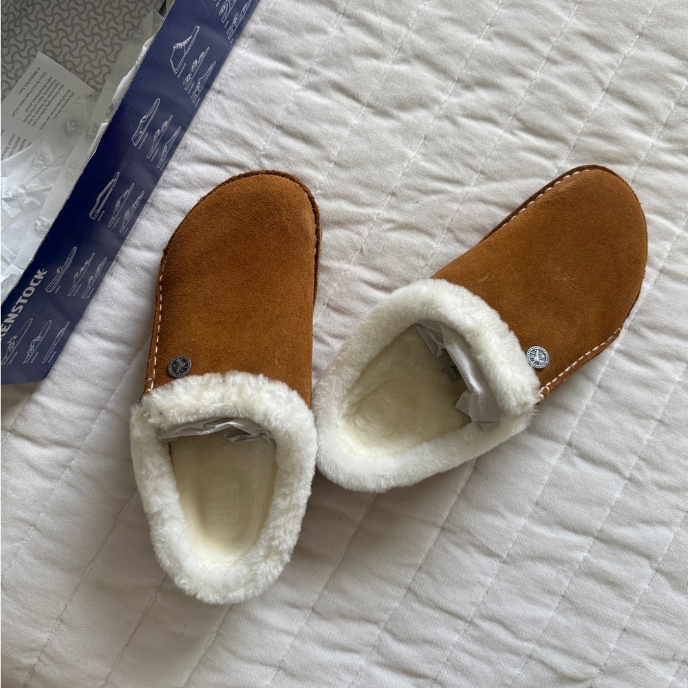 Birkenstock *BRAND NEW IN BOX* Tan Suede Slippers with Cream Sherling Lining